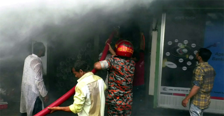 নাটোরে মার্কেটে আগুন