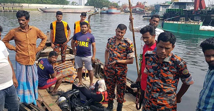 শীতলক্ষ্যায় ট্রলার ডুবে একজন নিখোঁজ