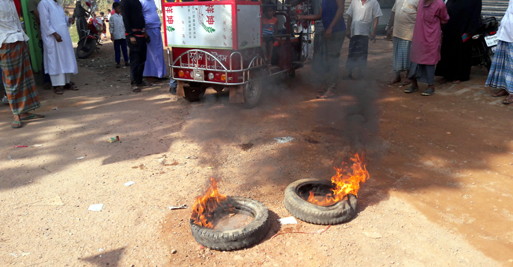 নির্বাচনে অনিয়মের অভিযোগে নড়িয়ায় বিক্ষোভ
