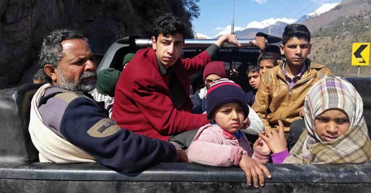 Pakistan, India trade fire in Kashmir; villagers flee homes