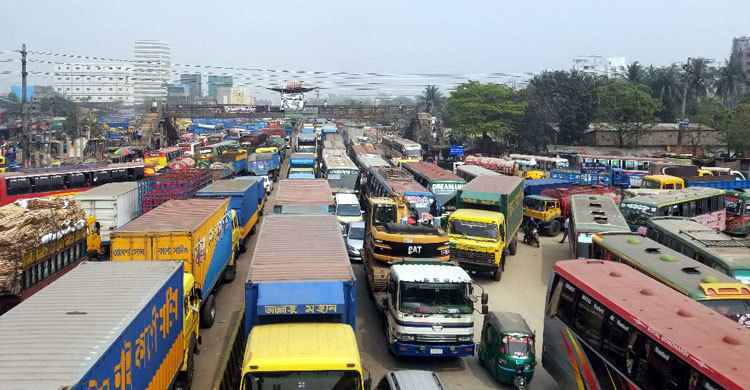 ঢাকা-চট্টগ্রাম মহাসড়কে তীব্র যানজট
