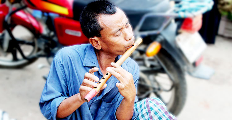 চোখ নেই, পা নেই, তবুও টানে সংসার