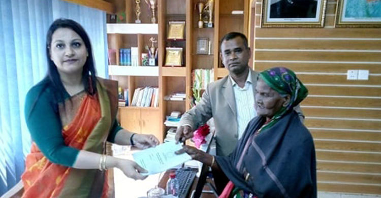 সেই বৃদ্ধাকে ডাকলেন ইউএনও