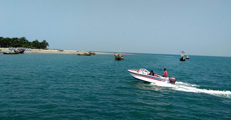 সমুদ্র পথে মালয়েশিয়াগামী ২২ রোহিঙ্গাসহ আটক ৩২
