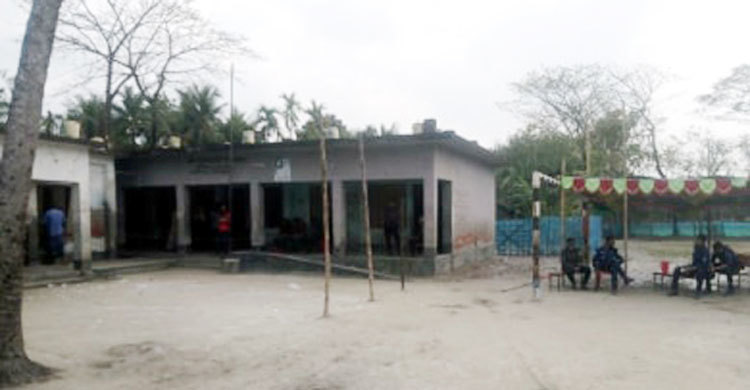 কেন্দ্র ফাঁকা