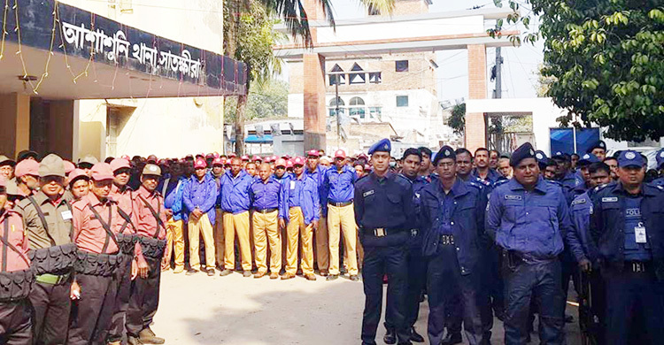 বাবার সামনেই ভাইকে মেরে ফেলল ভাই