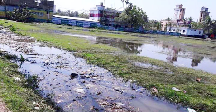 খেলার মাঠের একি হাল!