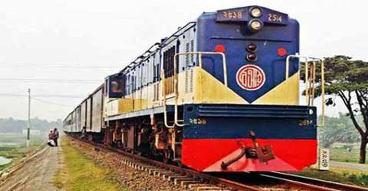 মেয়ের সামনেই ট্রেনে কাটা পড়লেন বাবা