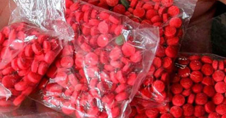 পেটের ভেতর ইয়াবা, নারীসহ আটক ৩