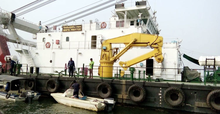 খোঁজ নেই ২০ শ্রমিক নিয়ে ডুবে যাওয়া ট্রলারের