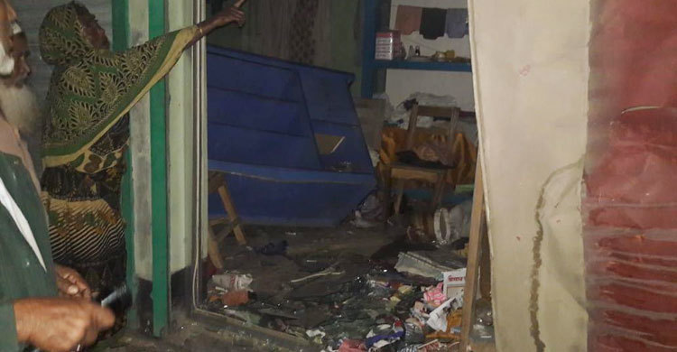 গরুর ঘাস নিয়ে দুই গ্রামবাসীর রক্তক্ষয়ী সংঘর্ষ