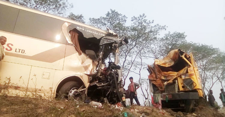ব্রাহ্মণবাড়িয়ায় বাস-ট্রাক সংঘর্ষে নিহত ২