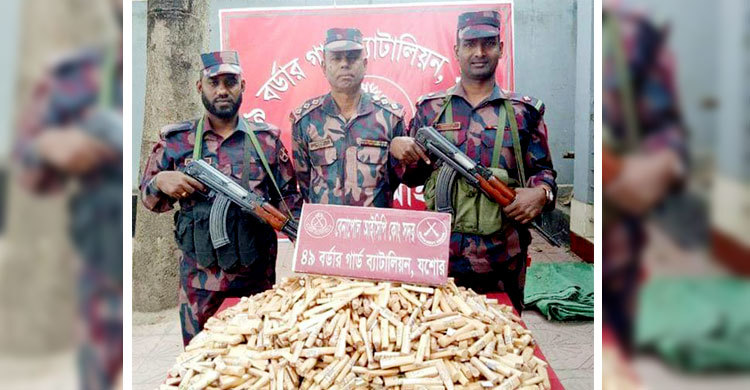 বেনাপোলে ৫০ কেজি চন্দন কাঠ উদ্ধার