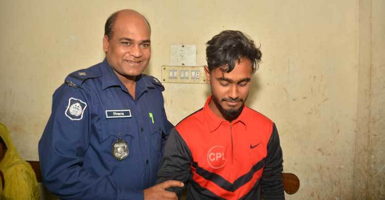 আ.লীগ নেতার জন্য ধরা খেলেন কর্মী