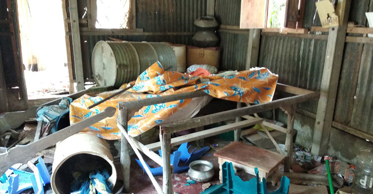 ইউপি চেয়ারম্যানের বিরুদ্ধে বাড়ি ভাঙচুরের অভিযোগ