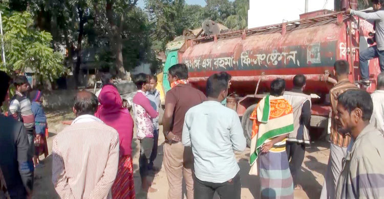 লরির ট্যাঙ্ক পরিষ্কার করতে গিয়ে যুবকের মৃত্যু