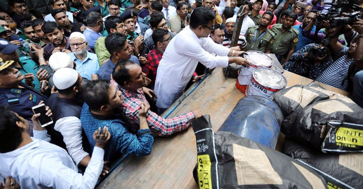 DSCC starts removing chemical warehouses from old Dhaka