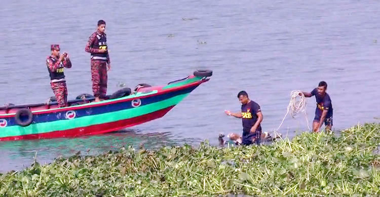 মেঘনায় ডুবে যাওয়া ট্রলারের মালিক গ্রেফতার
