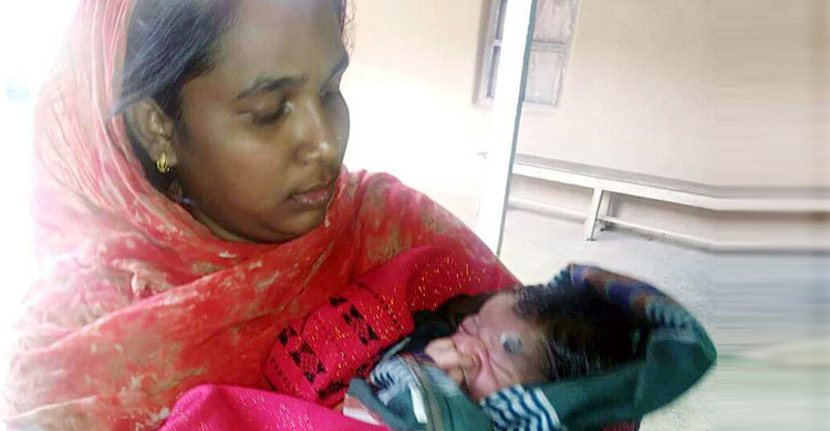 এক বস্তা চালের বিনিময়ে সন্তান দিয়ে দিলেন মা