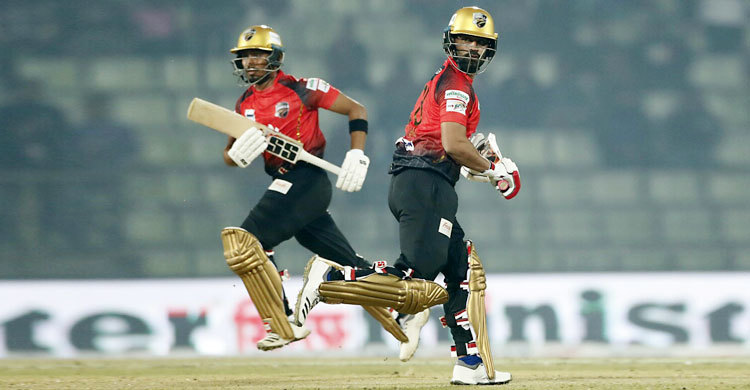 হাই ভোল্টেজ ম্যাচে মুখোমুখি ঢাকা-কুমিল্লা