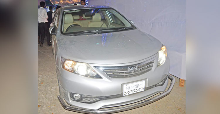 অপহৃত মাদরাসা ছাত্রীকে প্রাইভেটকারে রেখে পালালো অপহরণকারীরা