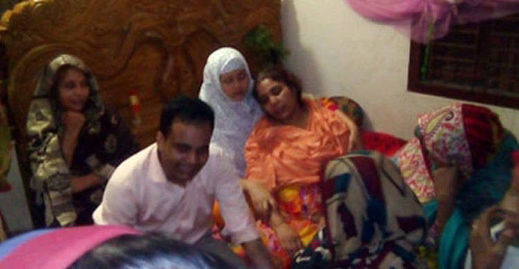 অগ্নিকাণ্ডে নিহতদের বাড়িতে শোকের মাতম