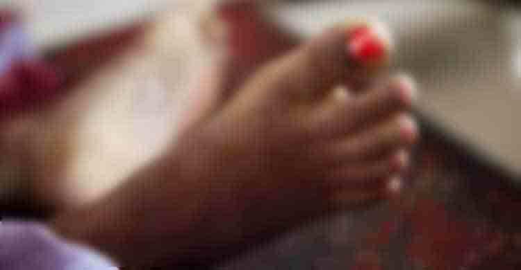 দাফনের দুই মাস পর তোলা হলো গৃহবধূর লাশ