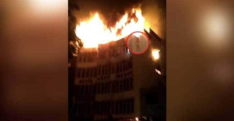 17 killed in Delhi hotel fire