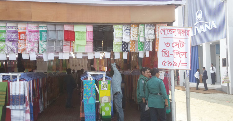 বাণিজ্য মেলায় ৫৯৯ টাকায় তিন সেট থ্রি-পিস