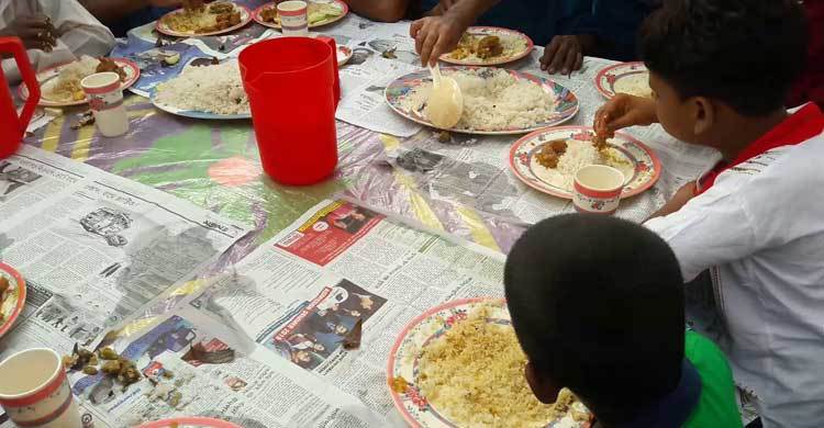 বিয়ে বাড়ির খাবার গেল এতিমখানায়