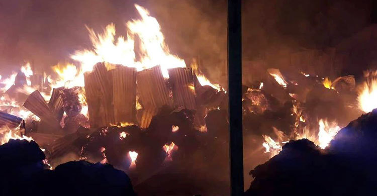 গাজীপুরে ঝুটের ৭ গুদাম পুড়ে ছাই