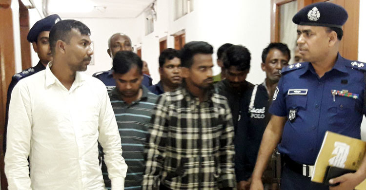 গাজীপুরে অস্ত্রসহ ডাকাত দলের ৭ সদস্য গ্রেফতার