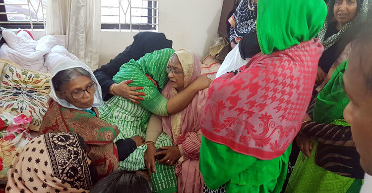 আহাজারিতে ভারি হয়ে উঠেছে গোপালগঞ্জের বাতাস