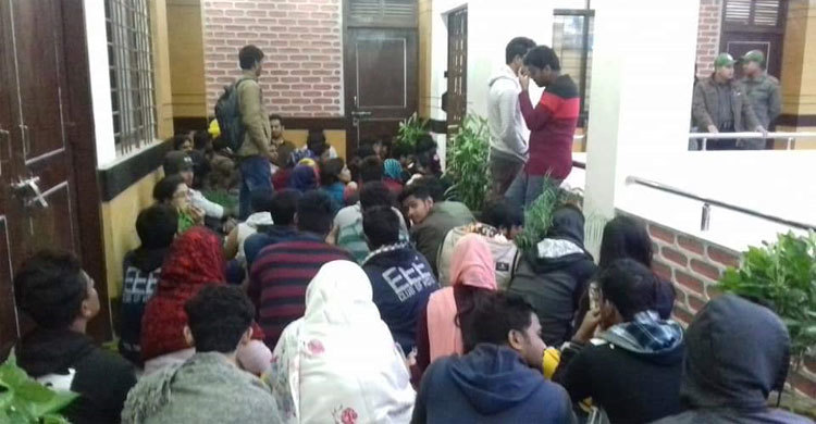 হাবিপ্রবির উপাচার্যসহ শতাধিক শিক্ষক অবরুদ্ধ