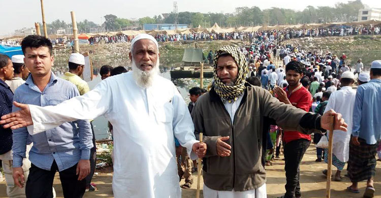 আখিরাতের আশায় কাজ করছেন তারা