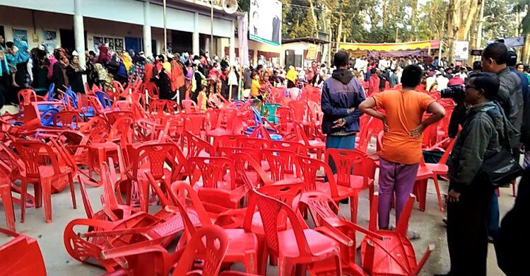 এমপির সংবর্ধনা অনুষ্ঠানে চেয়ার ছোড়াছুড়ি