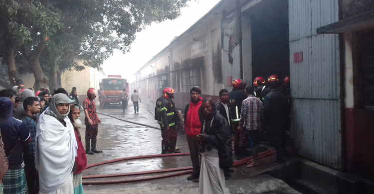 সিরাজগঞ্জে জাতীয় পাটকলে আগুন