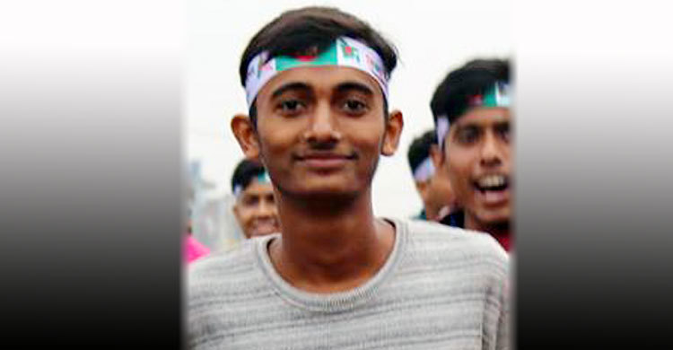 এক মোটরসাইকেলে তিনজন, প্রাণ গেল কলেজ ছাত্রের