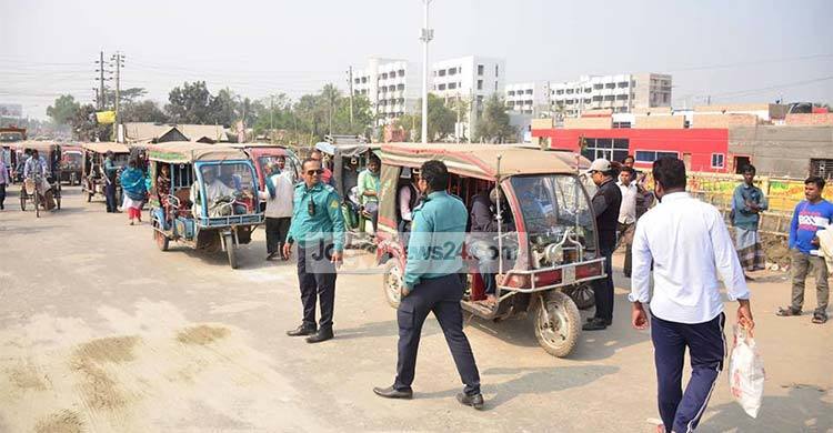 ইজিবাইক চলার পথ ছোট হলো খুলনায়