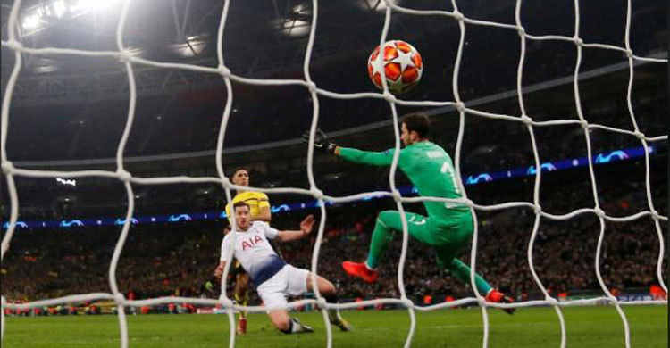 Vertonghen shines as Tottenham cruise past Dortmund 3-0