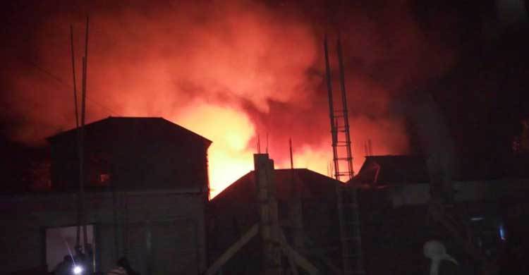 শিবচরে ১৫ দোকান ভস্মীভূত