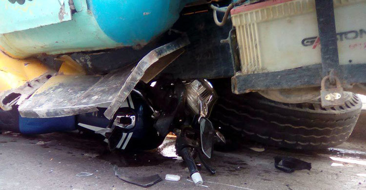 হাসপাতালে যাওয়ার সময় ট্রাকচাপায় চিকিৎসক নিহত