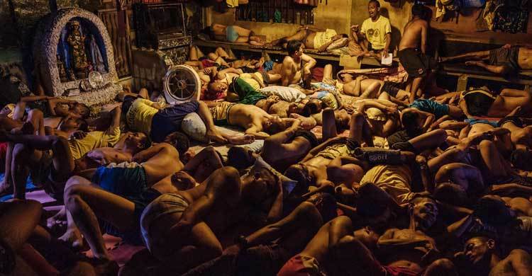 Where 518 inmates sleep in space for 170 in Manila jail