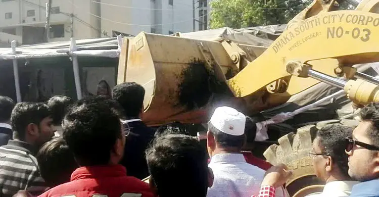 মেননের নির্বাচনী ক্যাম্প গুঁড়িয়ে দিল ডিএসসিসি