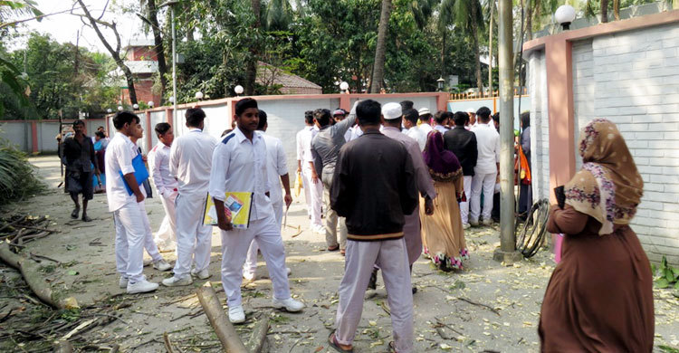 মুন্সীগঞ্জে ভুল প্রশ্নপত্রে পরীক্ষা দিলো ৭৯ শিক্ষার্থী