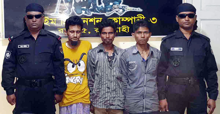 নওগাঁয় ৩ মাদক ব্যবসায়ী আটক