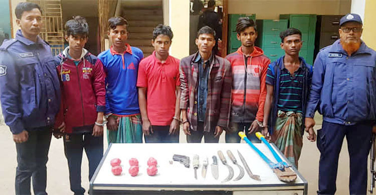 সোনারগাঁয়ে বিদেশি পিস্তলসহ ৬ ‘ডাকাত’ গ্রেফতার
