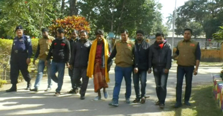 অস্ত্রসহ ডাকাত দলের ৬ সদস্য আটক