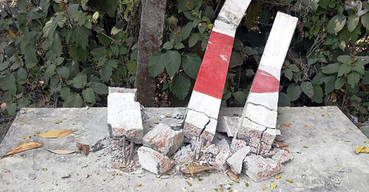 বিদ্যালয়ের শহীদ মিনার ভাঙচুর