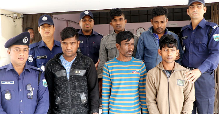 পাবনায় আন্তজেলা ডাকাত দলের ৫ সদস্য গ্রেফতার